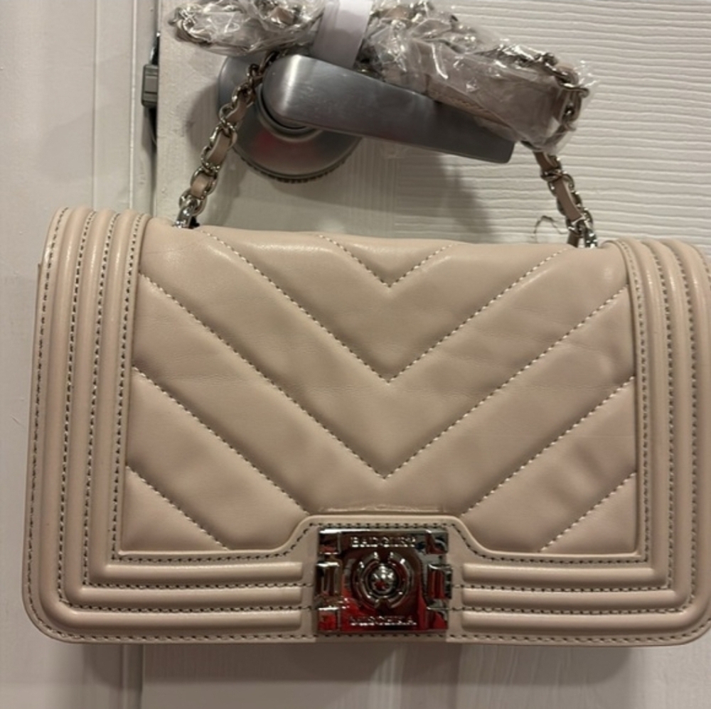 Badgley Mischka NWT $149 Quilted Crossbody ~ Frame on the Cover ~ Off White